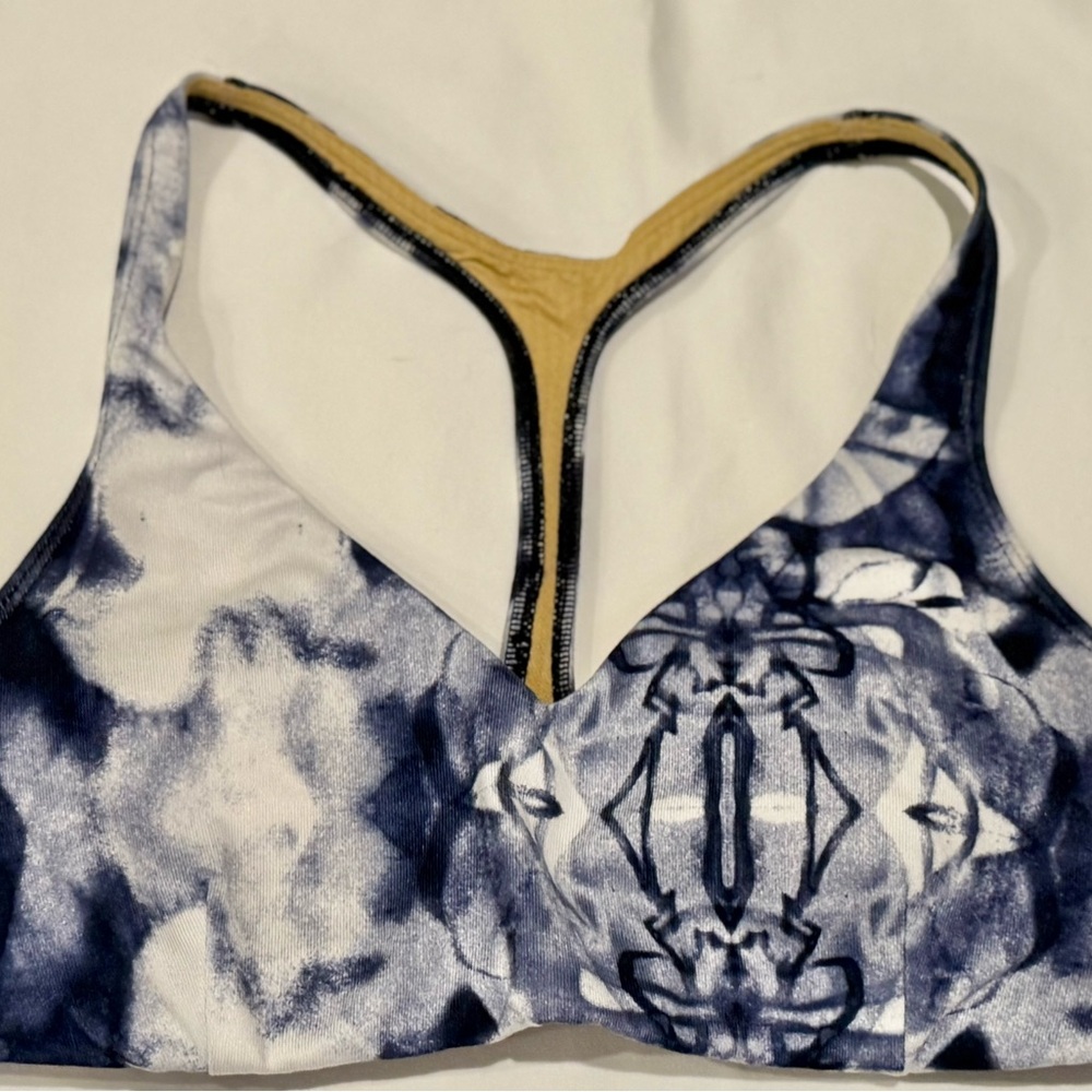 Lululemon Sports Bra Workout Top/Tank, 6